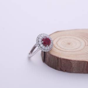 Anillo de Diamantes con Doble Halo y Rubí Redondo Certificado por IGI en Oro Blanco/Rosa y Amarillo de 14K - Product Image 6