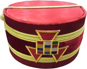 หมวกตราสัญลักษณ์บาทหลวงยศหลวงพ่อทูตครูผู้ใหญ่ (PHP) ของสมาคมฟรีเมสัน สีแดง พร้อมลายปักดิ้นทอง - ปักด้วยเครื่องจักร - Product Image 1