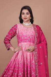 Robe de mariée indienne de créateur, robe Anarkali en soie Chinon avec fonction de séchage rapide pour les occasions festives - Product Image 2