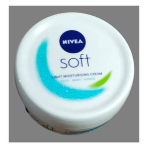 Crema Hidratante Revitalizante Nivea Soft con Glicerina y Vitamina C, Uso Diario Nutritivo para una Hidratación Suave y una Piel con Apariencia Saludable - Product Image 5