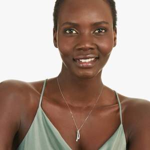 Colliers élégants à pendentifs en diamant avec diamants éblouissants - Product Image 1