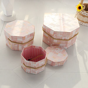 Caja de regalo Octágono floral TRIHO de papel reciclado con laminación mate y caja de grabado con tapa - Product Image 3