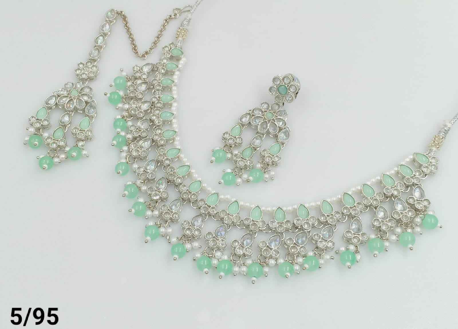 สีเขียว