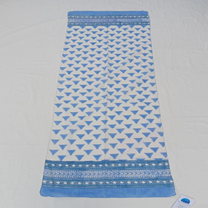 Bufanda de Diseño para Mujer, 100% Algodón, con Borde Jaipuri y Patrón Argyle, Ligera, Suave y Exclusiva para el Verano - Product Image 3