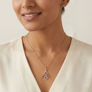 Elegante Colgante de Oro Rosa con Diamante Natural de 0.08 Quilates, Corte Brillante Redondo, Color HI, Claridad VS SI, Certificado IGI, para un Estilo Atemporal - Product Image 1