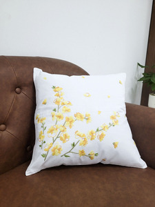 ปลอกโซฟาผ้าลินินสีขาวทรงสี่เหลี่ยมหมอนอิงปักลายดอกไม้สีเหลืองด้วยความร้อน - Product Image 5
