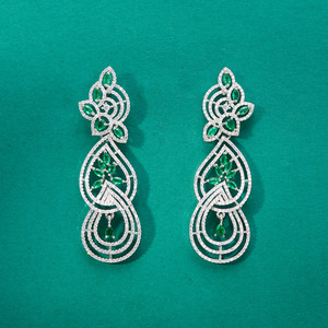 Allure of American Diamond Pendientes chapados en rodio Joyas de latón clásico con aspecto elegante - Product Image 2