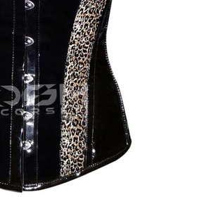 Corsé de entrenamiento de cintura gótico negro de PVC transpirable con remaches, varillas de acero y cierre frontal con broches. - Product Image 3