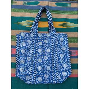 Bolsa de Mano Extra Grande Acolchada de Algodón, Ecológica, Resistente, para Compras, Fin de Semana, Reversible, Azul y Blanco Vibrantes - Product Image 3