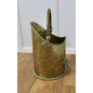 Cubo de carbón de latón con mango resistente para almacenar carbón de chimenea en estilo vintage tradicional para la decoración del hogar o de la cabaña - Product Image 3