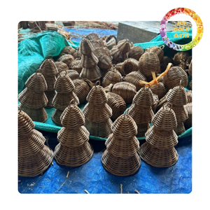 Adorno de campana de ratán natural hecho a mano para decoración de árbol de Navidad - Product Image 6