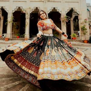 SERIE ALC PRESENTANDO NUEVA TENDENCIA NAVRATRI ESPECIAL CHANIYA CHOLI DETALLES DE TELA LEHENGA TELA PESADA MUSELINA ALGODÓN TRABAJO - Product Image 5