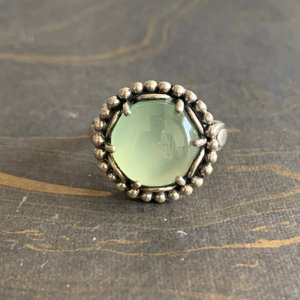 Bague en chalcédoine aqua de designer (8,8 grammes) en or jaune fin avec pierre précieuse pour usage quotidien et promesses, sertie d'une incrustation - Product Image 1