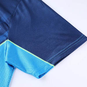 Polo de performance pour homme |   Impression par sublimation géométrique en zigzag bleu et marine |   Haut de sport d'équipe respirant et évacuant l'humidité - Product Image 5