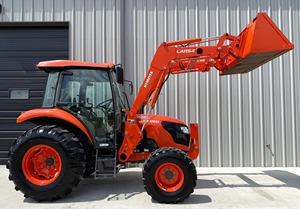 Tractor de Ruedas 4x4 M6060 de 60 CV de 2019 con Cargador de Enganche Rápido y Cucharón, Bomba de Motor y Transmisión de Engranajes, Solo 383 Horas - Product Image 3