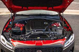 Jaguar F-Pace P250 S Turbo 2022, 4 Cilindros, Tracción en las Cuatro Ruedas, Automático, SUV/Crossover - Product Image 6