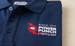 เสื้อถักพิมพ์ลายโลโก้ตามสั่ง ผ้าฝ้าย 100% สำหรับเสื้อเชิ้ตสไตล์วินเทจ สีตัดกัน ลายรถแข่งสำหรับผู้ชาย - Product Image 4
