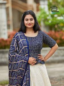 Ensemble ethnique indien Bandhani imprimé Lehenga Choli Dupatta entièrement cousu vêtements traditionnels pakistanais en Satin de coton lourd - Product Image 3