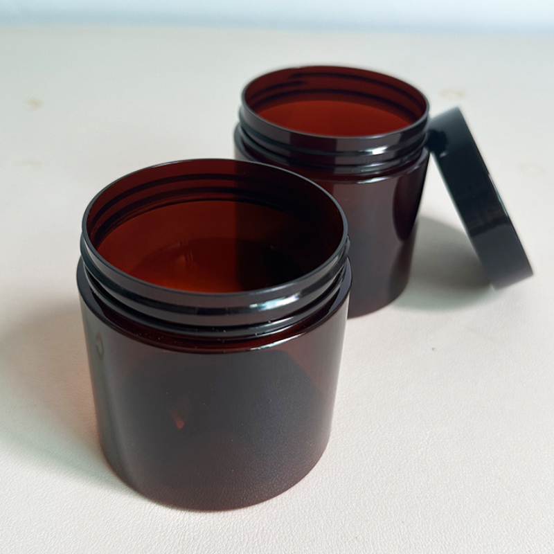 สีน้ำตาล