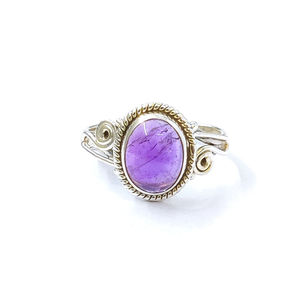 Bague en améthyste et moissanite de 3,1 grammes, produit élégant et stylé - Product Image 1