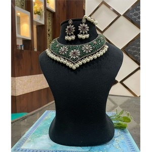 Hermoso conjunto de collar Kundan chapado en oro, pendientes para mujer, joyería de diseñador para boda y fiesta - Product Image 1