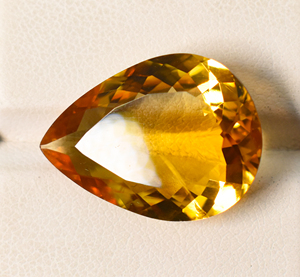 Citrino Natural Facetado en Forma de Pera de Madeira 25X17 mm 15.20 Quilates - Product Image 3