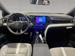 Camry berline 2024, faible kilométrage, conduite à gauche, intérieur foncé, sièges en tissu, transmission automatique, voiture d'occasion à vendre - Product Image 3