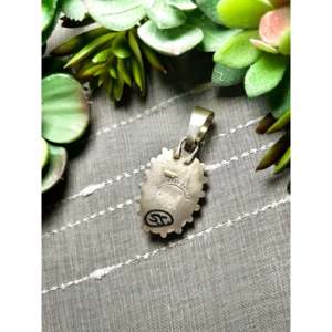 Pendentif Jameson Garcia en turquoise Kingman et argent sterling avec technologie d'incrustation à sertissage clos - Product Image 5