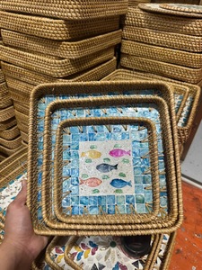 Plateau en rotin vietnamien traditionnel avec incrustation de nacre colorée à des fins de service décoratif - Product Image 3