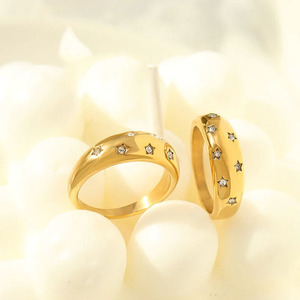 Anillo de Plata de Ley 925 Chapado en Oro con Circonita, Engaste de Bisel, Diseño Romántico para Mujer, Talla Personalizada, para Fiesta o Aniversario - Product Image 1
