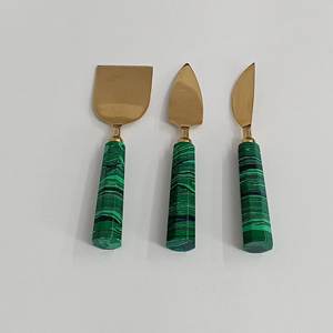 Juego de Utensilios para Untar Mantequilla y Queso Royal para Uso Doméstico y en Restaurantes, Mango de Mármol Verde, Hoja de Acero Inoxidable, Color Dorado, Apto para Lavavajillas - Product Image 1