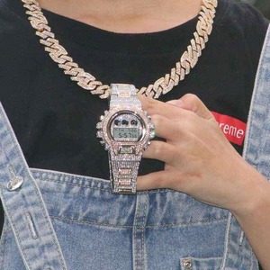 Bisel de reloj DW6900 personalizado con camuflaje blanco y negro, con incrustaciones de moissanita VVS, plata de ley 925, estilo hip hop, joyería para hombre y mujer. - Product Image 3