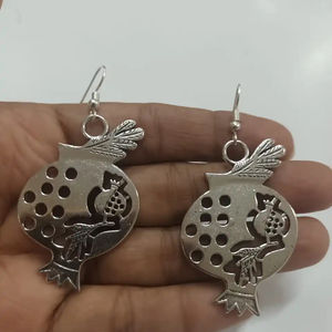 Pendientes colgantes étnicos de diseñador, perlas de circón de latón a la moda, cena de boda para mujer, ocasiones festivas, estilo nupcial indio personalizado - Product Image 1
