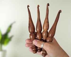 Crochets à crochet en bois de qualité supérieure, fabriqués à la main, écologiques, lisses et polis pour un tricot facile - Product Image 2