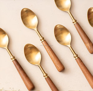 Juego de Cucharas de Boda de Acero Inoxidable Dorado y Madera de Primera Calidad - Diseño Moderno y Lujoso, Vajilla Elegante (Juego de 6) - Product Image 2