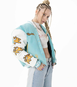 Venta al por mayor OEM Chenille bordado cuero mangas béisbol bombardero Letterman Varsity chaqueta para las mujeres - Product Image 2