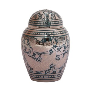 Urnes de crémation en laiton à dôme supérieur de haute qualité avec gravure urnes funéraires en métal fini de couleur étain et noir pour les cendres humaines - Product Image 1