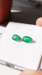 Hermoso par de esmeralda de calidad AAA corte de pera natural Origen de Zambia con bonito color verde para pulir cualquier joyería - Product Image 3