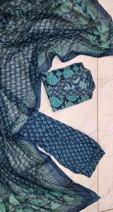 Vêtements décontractés de mode indienne en coton de créateur lourd belle Kurti imprimée à fleurs avec col en V et pantalon et Dupatta entièrement imprimé - Product Image 6