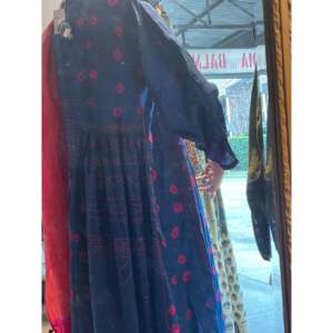 ชุดเดรสสไตล์โบโฮ FOLKLORE 24 แบบ วัสดุหลากหลาย ออกแบบพิเศษด้วยผ้าไหม Bandhani ระบายอากาศได้ดี ฟรีไซส์ เหมาะสำหรับโอกาสในช่วงกลางวัน - Product Image 6