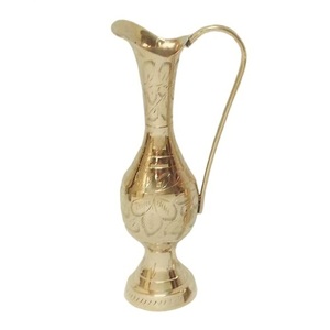 Vase à fleurs en laiton de haute qualité avec gravure or fini pour la décoration intérieure Vase à fleurs décoratif de Table - Product Image 1