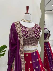 Conjunto de Lehenga Choli de diseñador para mujer con rico trabajo bordado y Dupatta a juego, ideal para funciones nupciales y fiestas - Product Image 4