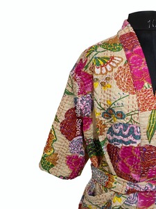 Veste matelassée Kantha de style indien faite à la main pour hommes Robe Kimono longue imprimée de fruits avec motif de lettres manteau d'hiver - Product Image 2
