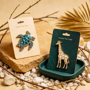 Pins Esmaltados Personalizados de Animales Salvajes: León, Elefante, Panda, Tortuga Marina, Grulla, Jirafa, Panda Rojo, Insignias Metálicas - Product Image 3