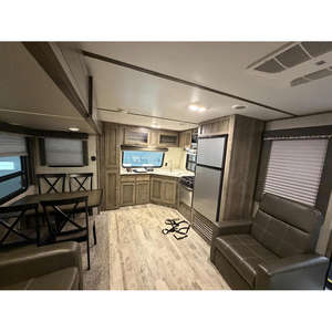 Camper de Lujo para Camioneta Keystone Sprinter Campfire29FK 2018, con Suspensión Independiente de Aluminio Expandido, Capacidades Todoterreno, Móvil - Product Image 2