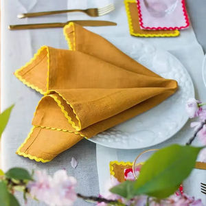 Serviette de table rectangulaire en lin <span class=keywords><strong>ocre</strong></span> jaune moderne classique faite à la main avec garniture jaune Ric Rac pour cadeau d'anniversaire ou décor de table - Product Image 1
