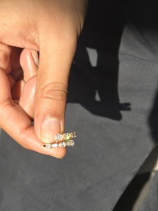 Anillo de Oro Amarillo con Diamantes Orgánicos en Corte Pera, Diseño Bypass de Dos Filas Graduadas y Efecto Cascada, Joyería Fina de Declaración - Product Image 5