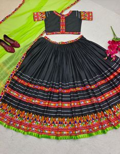 Nuevo diseñador Navratri Lehenga-Choli con Dupatta Set Material de rayón para adultos - Product Image 5