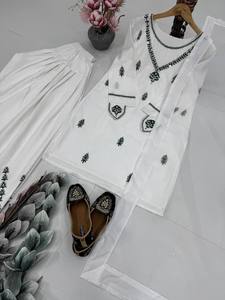 Conjunto de Top y Falda Elegante para Mujer, con Dupatta, para Fiestas, Salwar Kameez, Bordado Natural Pesado en Crepé - Product Image 5