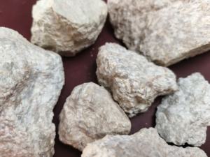 La pyrophyllite céramique réduit la viscosité des glaçures, permettant ainsi une charge de solides plus élevée et des cycles de coulée plus rapides en production. - Product Image 4